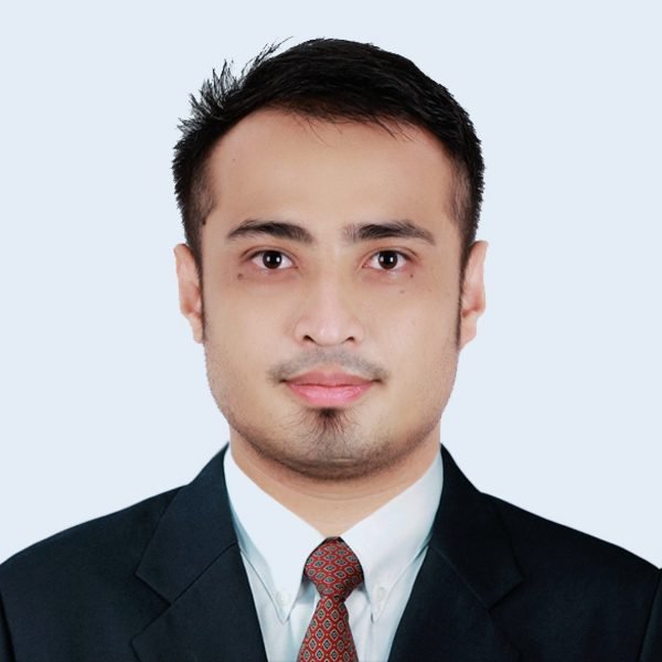A picture of a man wearing tuxedo